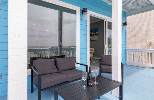 Clear Lake Shores Maison | Oceanfront Retreat -Steps from Kemah Boardwalk! Last Minute Deals 832 628 7869!