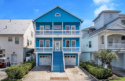 Clear Lake Shores Maison | Oceanfront Retreat -Steps from Kemah Boardwalk! Last Minute Deals 832 628 7869!