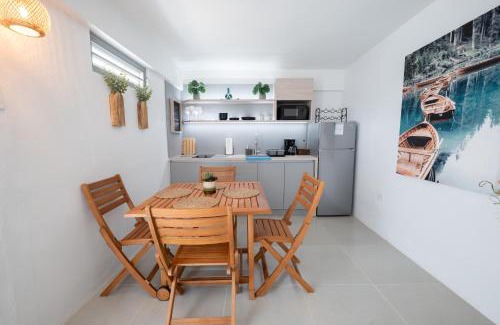 Algarrobos Appartement | Oceanfront Retreat w- Terrace, Direct access to Beach & BBQ