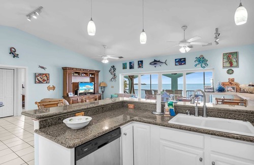Cutthroat Harbor Estates Maison | Oceanfront Seclusion, Oceanfront with pool