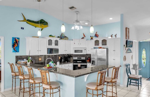 Cutthroat Harbor Estates Maison | Oceanfront Seclusion, Oceanfront with pool