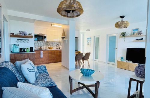 Sardinera Copropriété | Oceanfront VIEW Fajardo, 2 BDRM+2BA Condo A/C, Olympic sized Outdoor Pool, WIFI