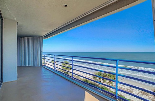 Bethune Beach Appartement | Oceanfront View Wrap Around Balcony Luxury Corner Unit Ebb Tide 401