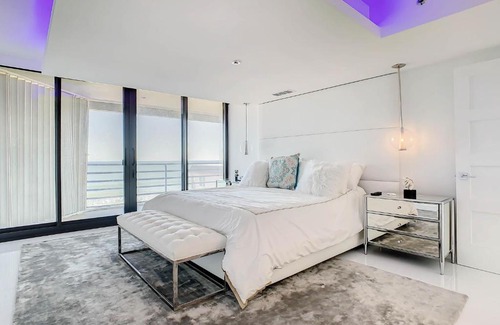 Bethune Beach Appartement | Oceanfront View Wrap Around Balcony Luxury Corner Unit Ebb Tide 401