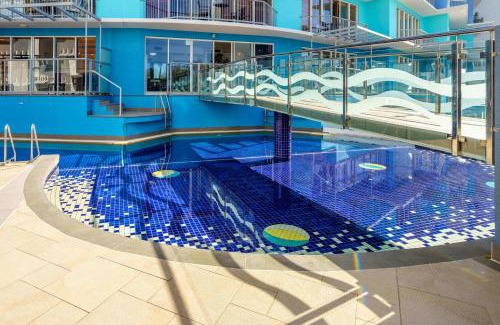Kings Beach Appartement | Oceanfront Views at Rolling Surf Resort