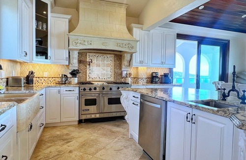 Bolongo Bay Villa | Oceanfront views! POOL - 7mins to STJ Ferry