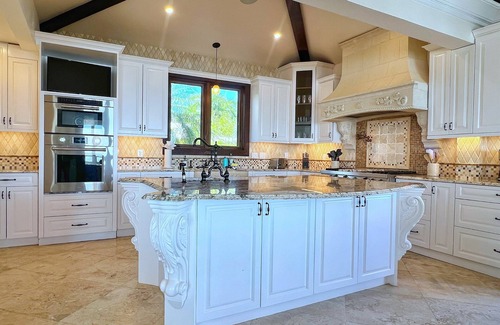 Bolongo Bay Villa | Oceanfront views! POOL - 7mins to STJ Ferry
