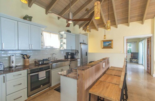 Kingshill Villa | Stunning oceanfront villa with outstanding views, plunge pool, wifi and AC.