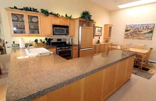 Depoe Bay Copropriété | Executive Oceanfront Top Flr Spacieux Condo, une vue impressionnante, 2 Rois / Cheminée