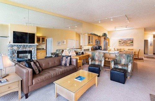 Depoe Bay Copropriété | Executive Oceanfront Top Flr Spacieux Condo, une vue impressionnante, 2 Rois / Cheminée