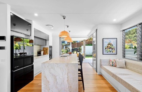 Shelly Beach Maison | Oceanfront with Pool -Steps Away from Shelly Beach