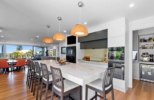 Shelly Beach Maison | Oceanfront with Pool -Steps Away from Shelly Beach