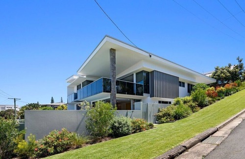 Shelly Beach Maison | Oceanfront with Pool -Steps Away from Shelly Beach