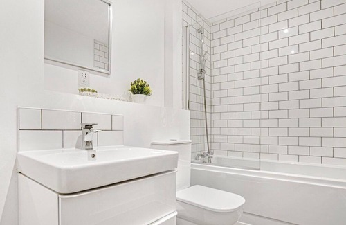 Bordesley Appartement | Oceanic Bliss: 2 BED 2 BATH + FREE PARK + Netflix