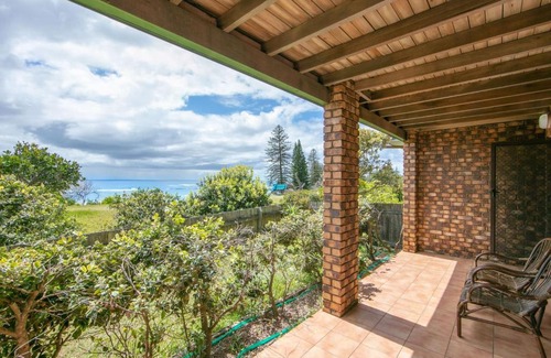 Brooms Head Appartement | Oceanique Studio 43 Ocean Road Brooms Head Cosy Ocean Views Opposite Beach