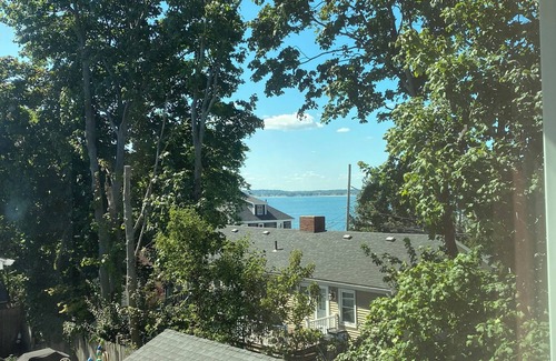 Nahant Maison | Oceanside quiet getaway close to Boston