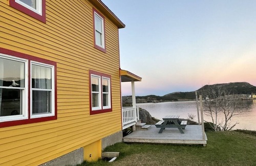 Salvage Maison | Oceanside Solitude on the Eastport Peninsula, NL