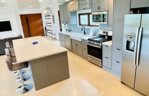 Carenero Maison | Oceanview 3BR COR-TEN House - w/view of Gilligan's Island