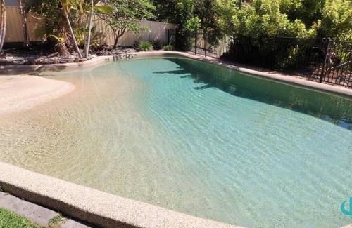 Caves Beach Maison | Oceanview Beachhouse- Panoramic views and pool