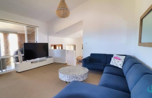 Caves Beach Maison | Oceanview Beachhouse- Panoramic views and pool