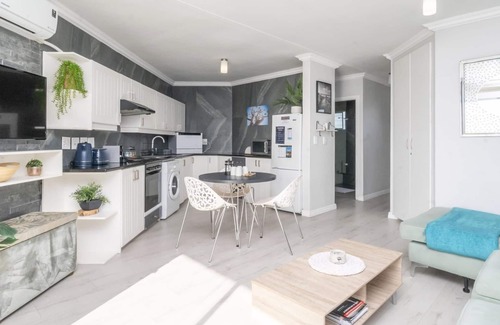 Lagoon Beach Appartement | Oceanview Bliss - Neptune Isle