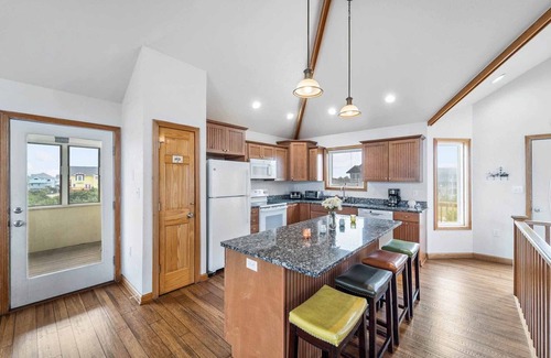 Waves Maison | SUMMER SAVINGS- Oceanview Dog Friendly w/ Saltwater Pool, Hot Tub, and Game Room