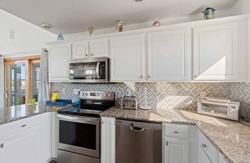 Waves Maison | SUMMER SAVINGS- Oceanview Home w/ Saltwater Pool, Hot Tub, Game Room, Basketball