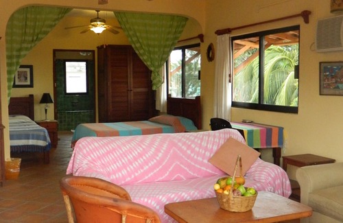 Brisas de Zicatela Hôtel | Casamar - Oceanview Luxury Studio Apartment for 5, pool, 1 minute to beach, yoga