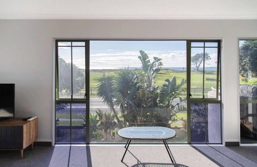 Papamoa Beach Maison | Oceanview on Malibu Papamoa