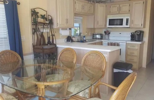 Cutthroat Harbor Estates Maison | Oceanview Paradise AT Venture Out+4 Bikes & 2-2 Seat Kayaks! King & Queen Beds!