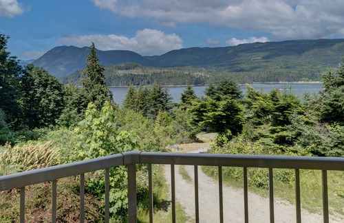 West Porpoise Bay Maison | Oceanview, Spacious, Private house heart of Sechelt