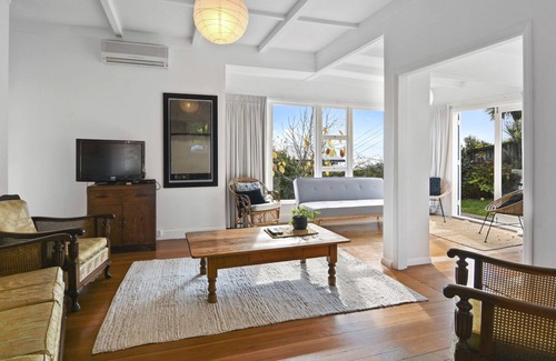 Nelson Maison | Oceanview Villa - Nelson Holiday Home, NELSON