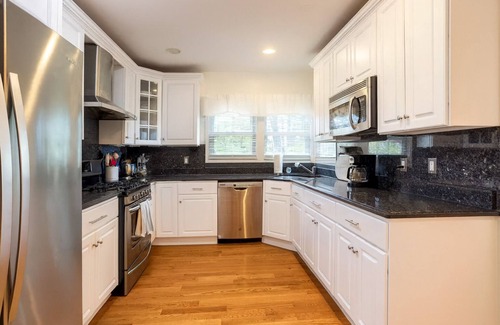 New London Villa | Spacious Oceanview Villa (Sleeps 22)