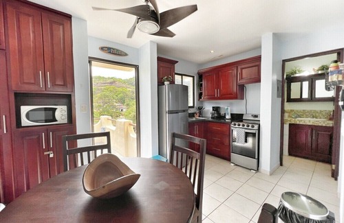 Coco Sunset Hills Copropriété | Oceanviews on a Budget - Massive Rooftop Patio