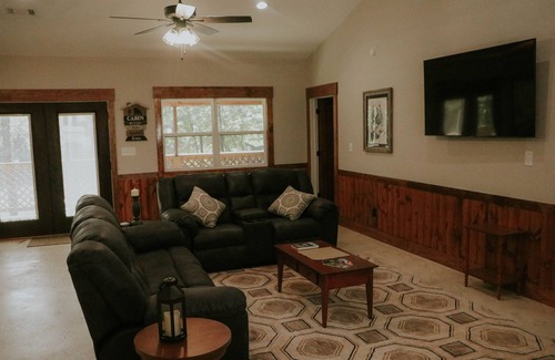 Juliette Cabine | Ocmulgee River Lodge ~ Sleeps 12 ~ 5 Private Suites ~River Access