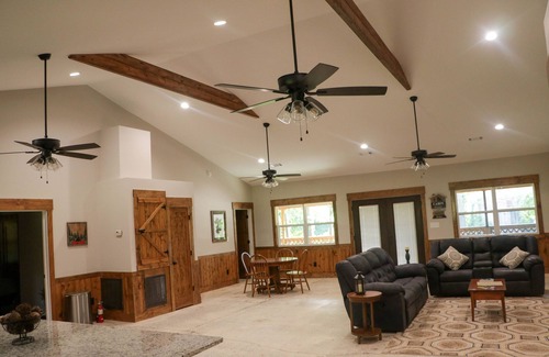 Juliette Cabine | Ocmulgee River Lodge ~ Sleeps 12 ~ 5 Private Suites ~River Access