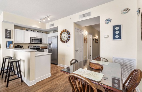 Miramar Beach Station Balnéaire | Comfortable and Quiet, West End PCB! May 2 - 9th open!