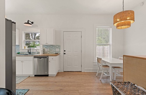 Brunswick Maison | Odie's Oasis on Union - Renovated Historic Downtown Home by Brunswick Marina