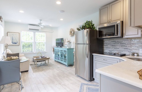 Pineapple Grove Arts District Cottage | ❤️of Delray. Dining & Beaches OPEN.CDC cleaning standard 🏖