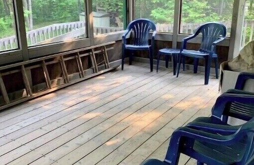 Collingwood Cabine | Off-grid rustic 3-bedroom cabin on very quiet lake