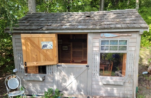 Hamburg Township Cabine | Off-Grid Waterfront Cabin in the Woods, bring your best friend!