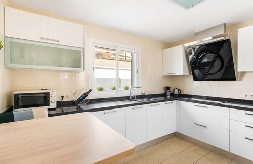 Las Arenas Villa | PRIVATE HEATED POOL, AirCon, Fast WIFI, BBQ, Teide views, RELAX