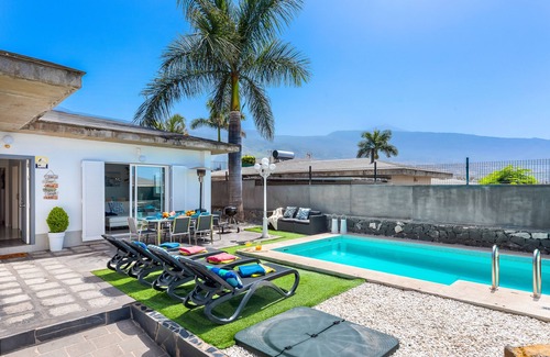 Las Arenas Villa | PRIVATE HEATED POOL, AirCon, Fast WIFI, BBQ, Teide views, RELAX