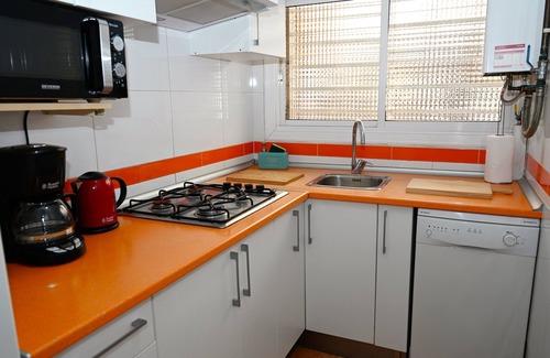 Badalona Appartement | OFFRE 4 PIÈCES, CLIMATISATION, WI-FI GRATUIT, SPACIEUSE, TRÉS CONFORTABLE, MÊTRO
