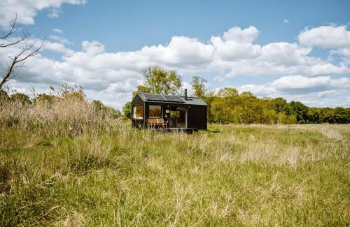 Seelow Station Balnéaire | Offgrid Cabin am See in Brandenburg Tiny House Natururlaub bei Berlin