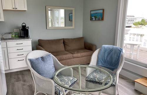Ogunquit Copropriété | Ogunquit ocean front 1BR/1BA with deck, short walk to beach + center of town