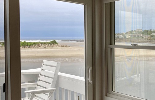 Ogunquit Copropriété | Ogunquit ocean front 1BR/1BA with deck, short walk to beach + center of town