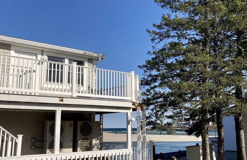 Ogunquit Copropriété | Ogunquit ocean front 1BR/1BA with deck, short walk to beach + center of town