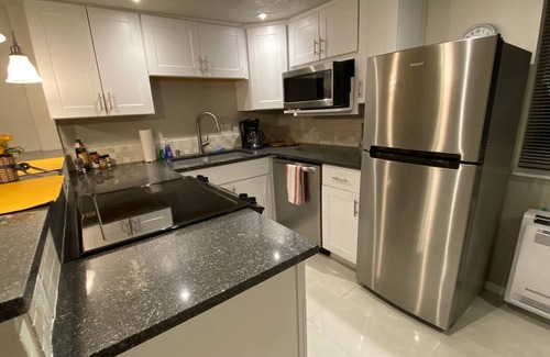 East Gate Maison | Central location, close to Mountains & Denver, Full Kitchen, near Red Rocks
