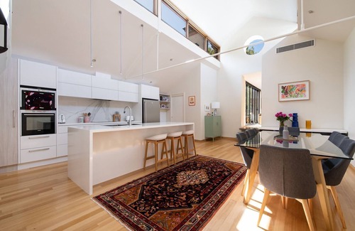 Collingwood Appartement | Oh So Collingwood - Discreetly secluded within an iconic c1880's building.